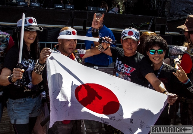 four Japanesewith a flag at wacken 2018